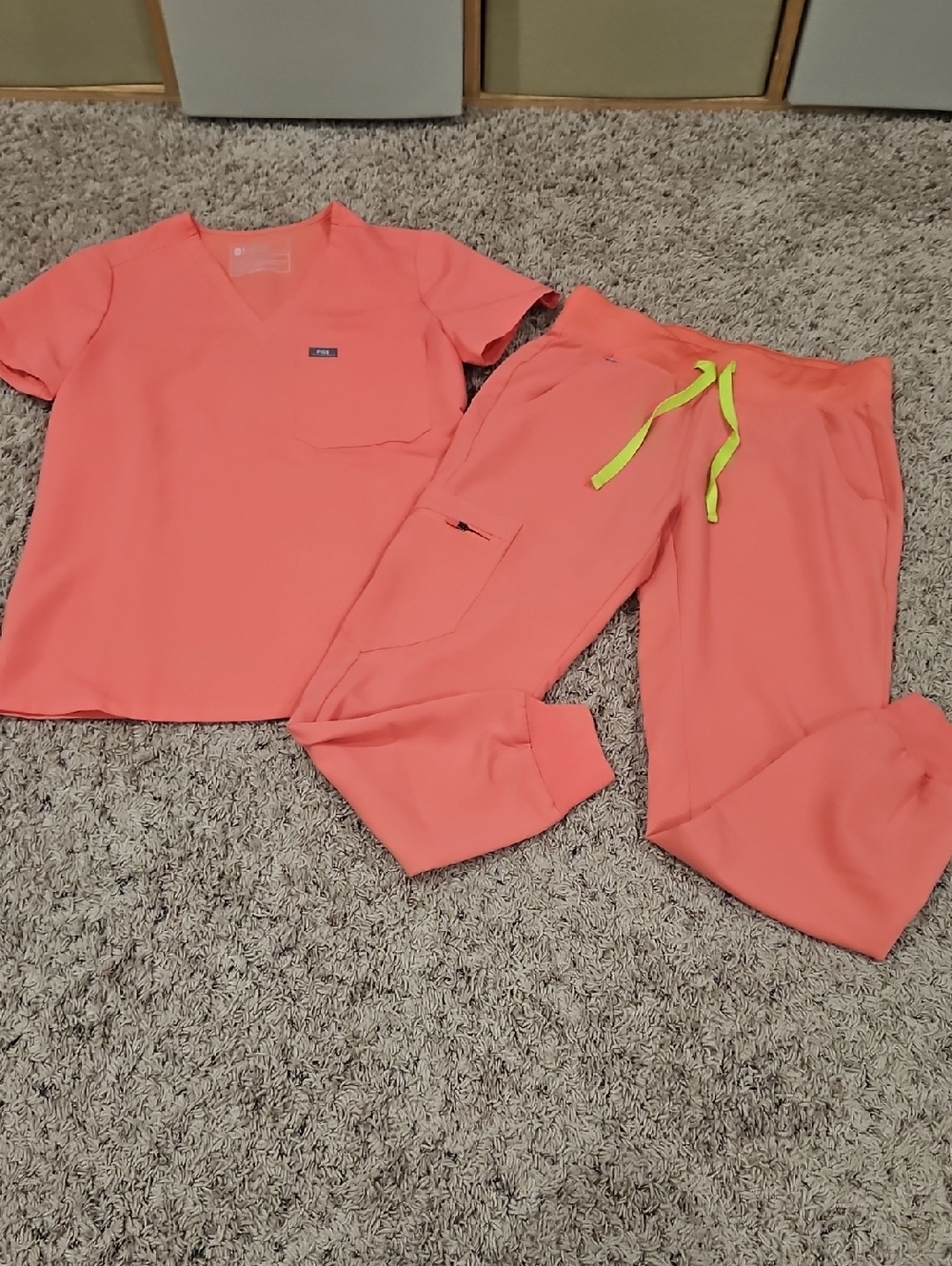 Figs Set- HOT CORAL- XS Catarina Top/XS/P Zamora Bottoms
